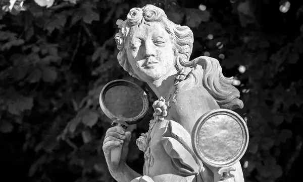 Foto: Staatliche Schlösser und Gärten Baden-Württemberg, Günther Bayerl Schloss Bruchsal, Gartenskulptur