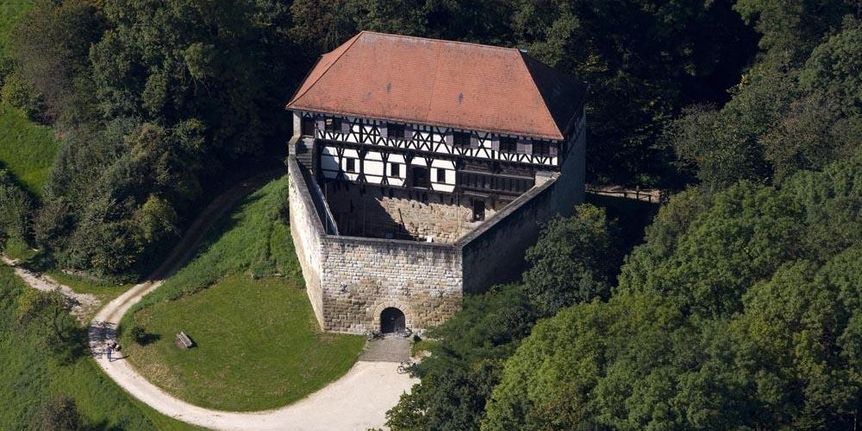 Foto: Staatliche Schlösser und Gärten Baden-Württemberg, Achim Mende Burg Wäscherschloss von oben