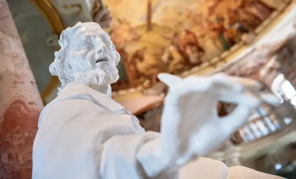Foto: Staatliche Schlösser und Gärten Baden-Württemberg, Günther Bayerl Kloster Schussenried, Statue im Bibliothekssaal