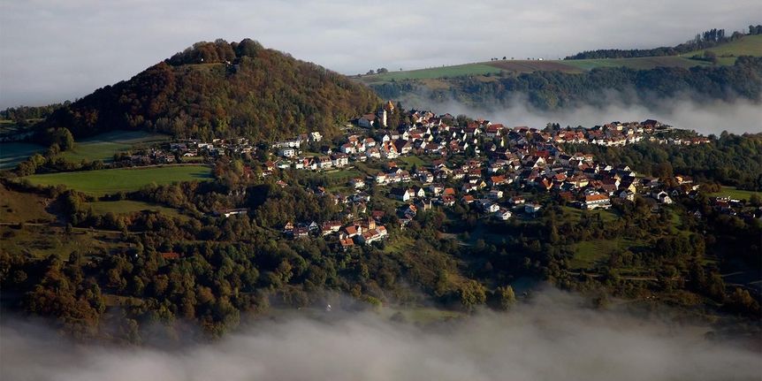 Foto: Staatliche Schlösser und Gärten Baden-Württemberg, Achim Mende Hohenstaufen, der Berg von oben