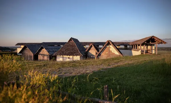 Heuneburg – Stadt Pyrene, Rekonstruktion der Werkstätten und Wohnhäuser