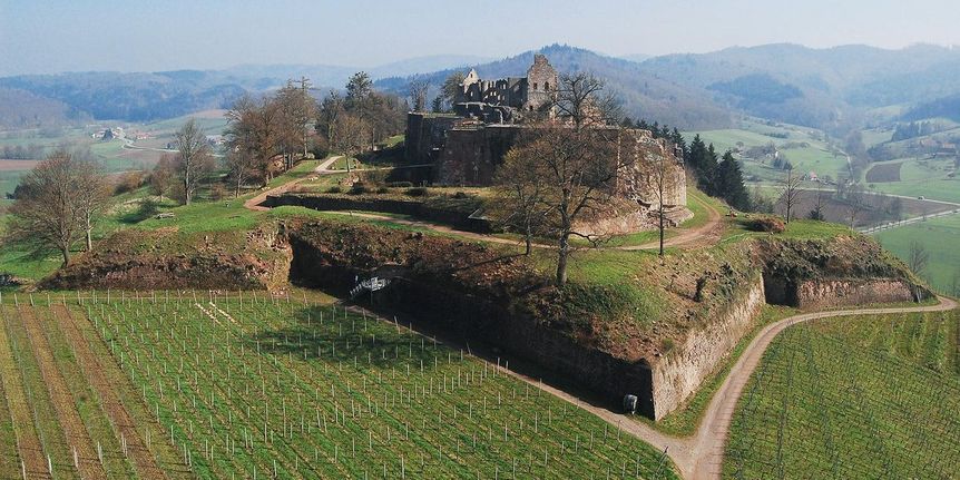 Foto: Axel Brinkmann Hochburg bei Emmendingen, die Hochburg steht auf einem Berg